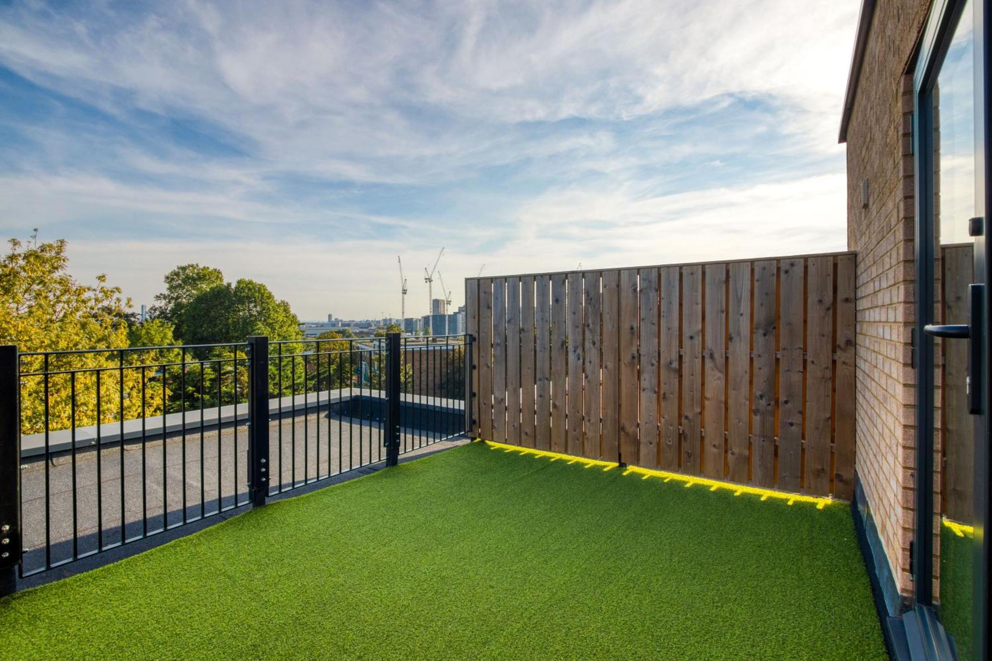 Modern Penthouse In Wembley Londres Exterior foto